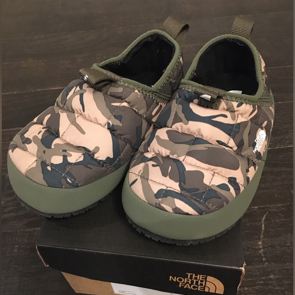 Like New!! The North Face ThermoBall Winter Shoes.